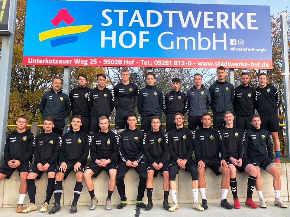 Mannschaftsbild mit Sponsor Stadtwerke Hof